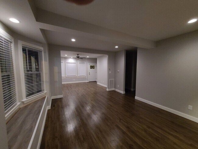 Dinning room/ living room - 206 Liverpool Ave