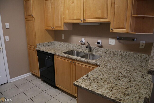 Building Photo - 7108 Woodland Ln