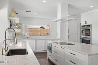 Building Photo - 10628 E Cinnabar Ave