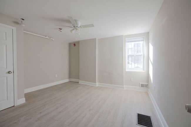 Building Photo - 5138 Gainor Rd