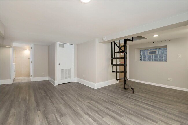 Foto del edificio - 2637 W Homer St