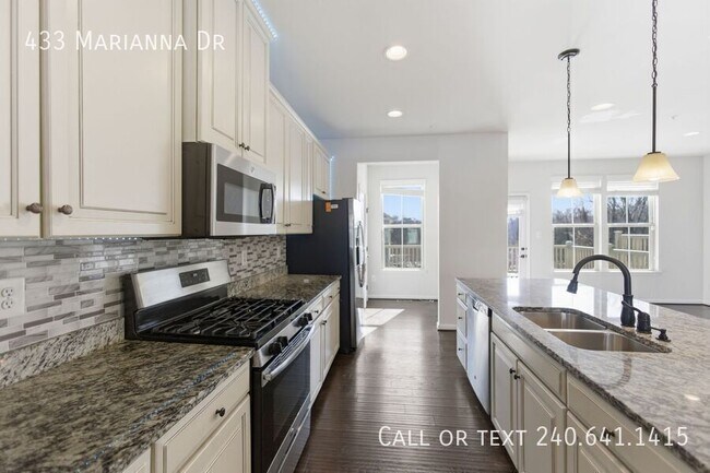 Building Photo - 433 Marianna Dr