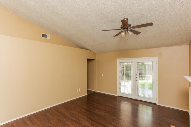 Foto del edificio - 1526 Chapman St