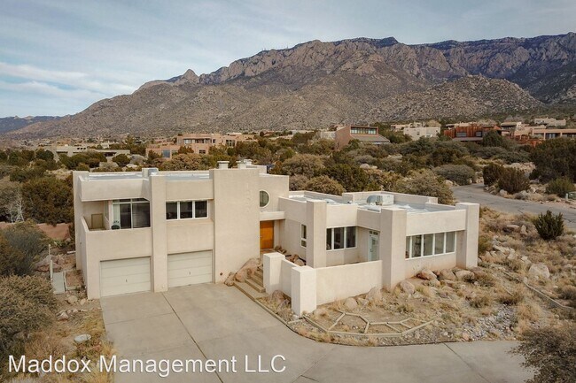Building Photo - 3 br, 2.5 bath House - 1030 Red Oaks Loop NE