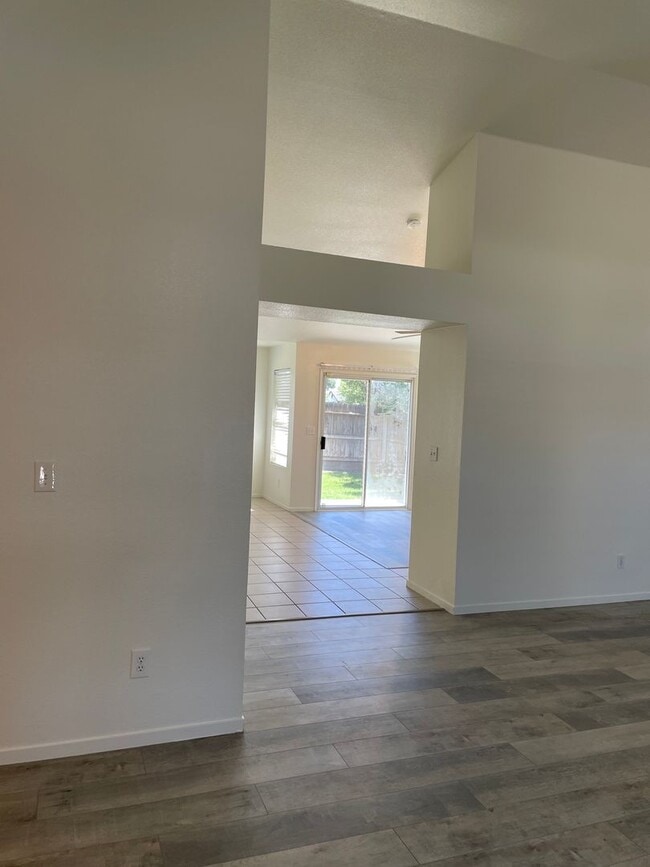 Foto del edificio - Available Now! – Beautiful Corner Lot Home