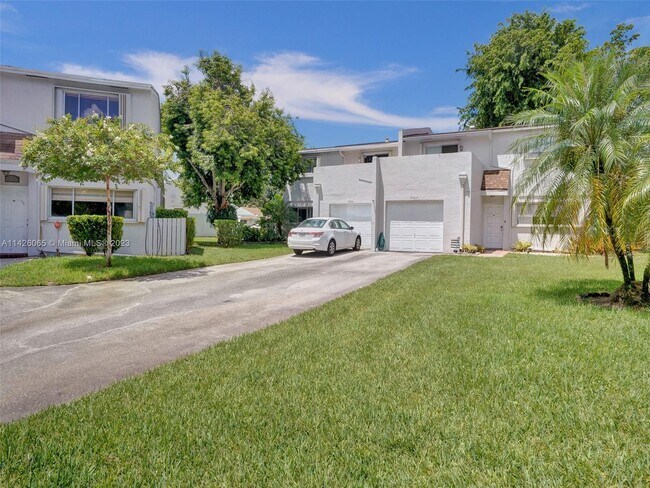 Foto del edificio - 8662 Bridle Path Ct