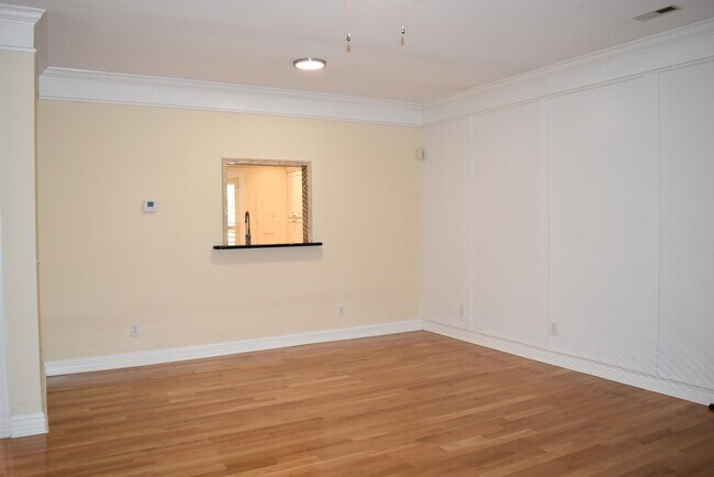 Foto del edificio - 2233 Oak Hill Village Ln