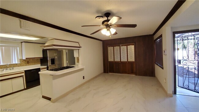 Foto del edificio - 4525 Charles Ronald Ave