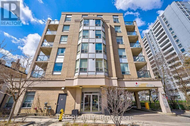 Photo du bâtiment - 5940 Yonge St