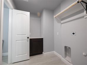 Building Photo - 421 W Elm St