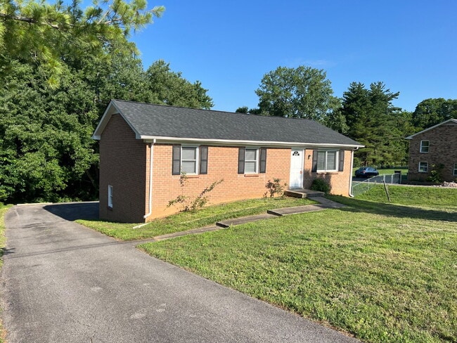 Building Photo - 1318 Courtney Dr
