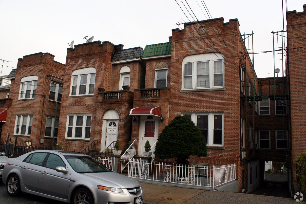 721 E 227th St, Bronx, NY 10466 Apartments in Bronx, NY