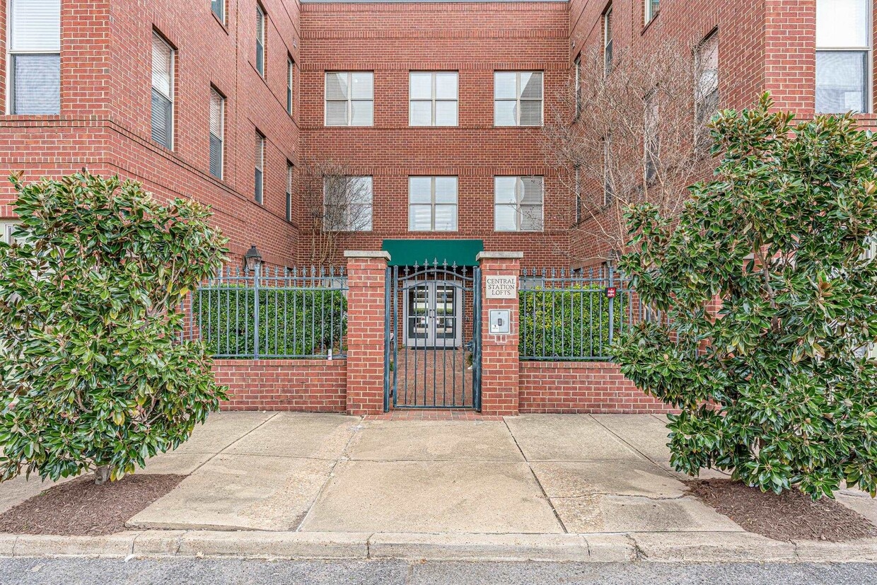 Photo - 580 S Main St (Memphis, TN)
