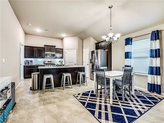 Foto del edificio - 4628 Crystal Clear Ln