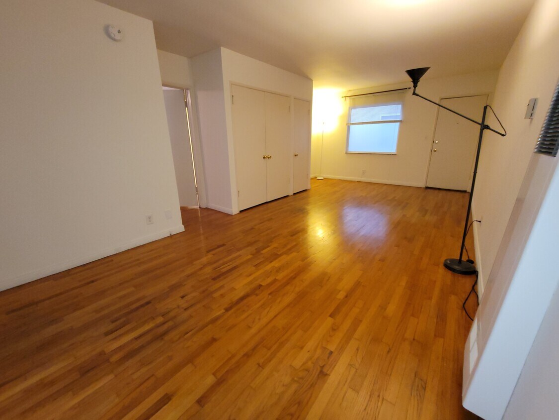 Foto principal - 2362 Walgrove Ave