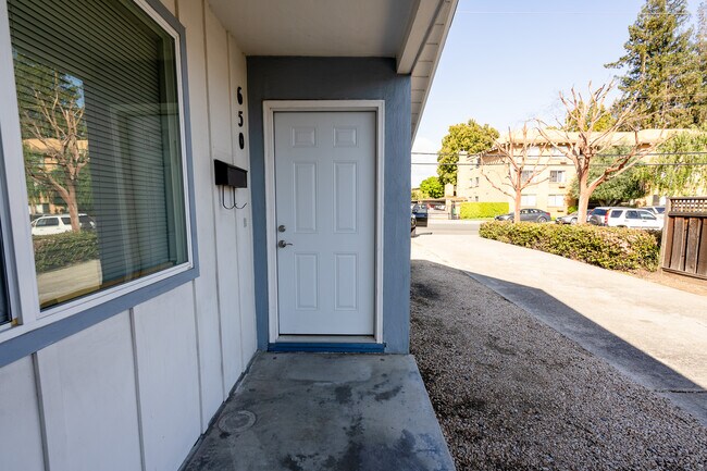 Foto del edificio - 650 Cypress Ave