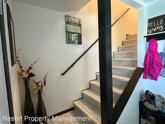 Building Photo - 3 br, 1.5 bath House - 1639 Zoey Crt