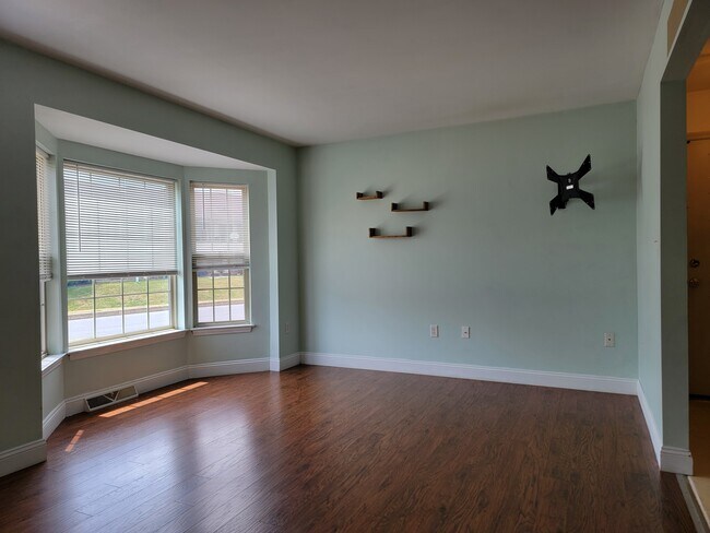 Foto del edificio - 33 Acorn Blvd