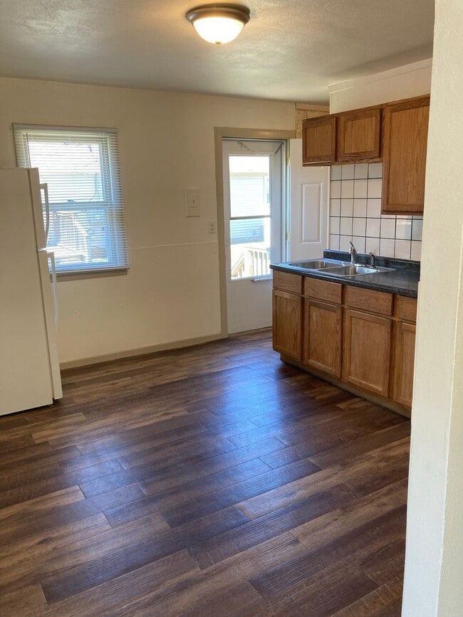 Interior Photo - 4207 - 4205 8TH ST