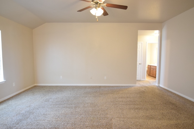 Building Photo - 2600 Tara Dr