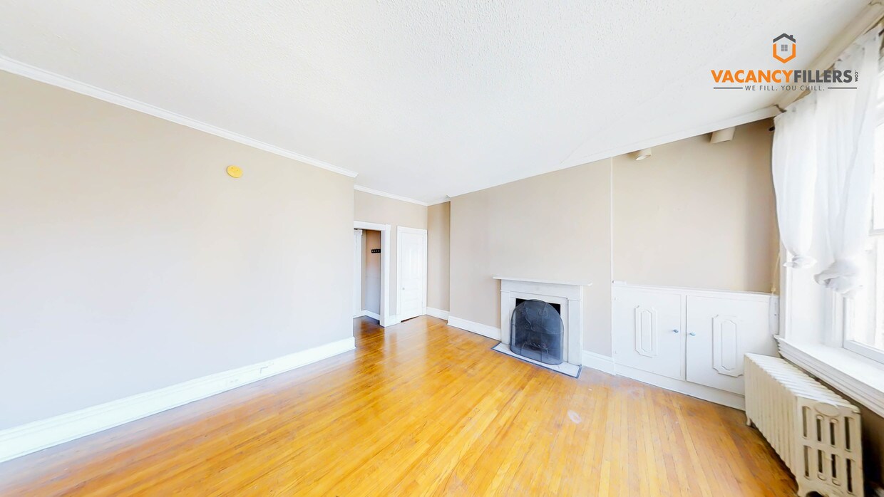 Primary Photo - 10 E Biddle St