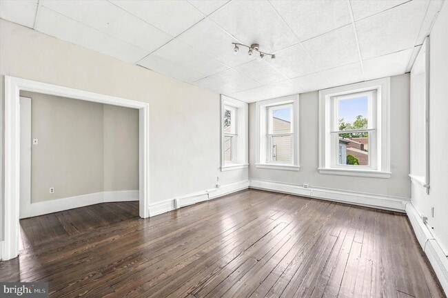 Building Photo - 222 Henderson Ave