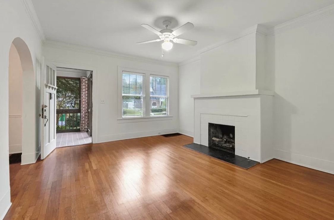 Entry/Living Room - 466 Burlington Rd NE