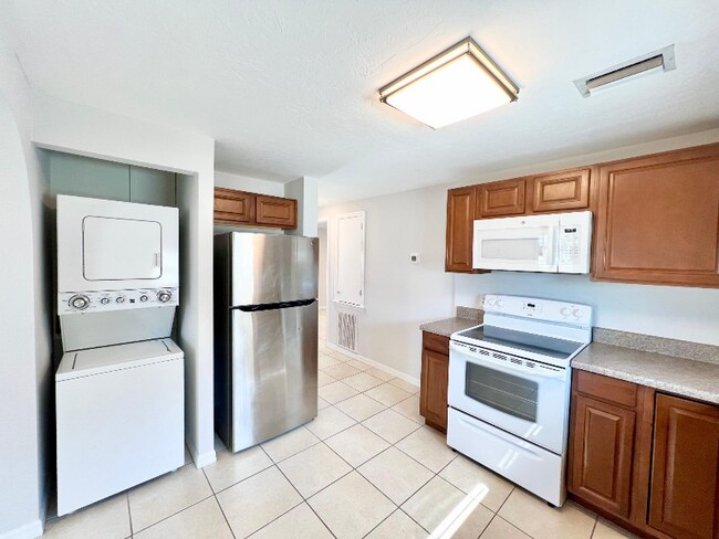Building Photo - 2055 Doud St