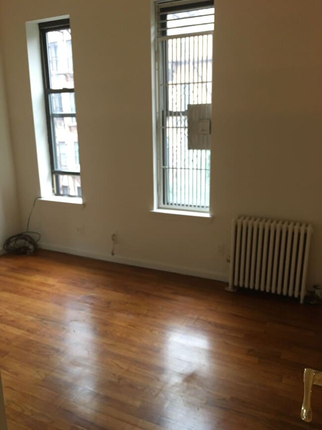 Building Photo - 320 E 93rd St