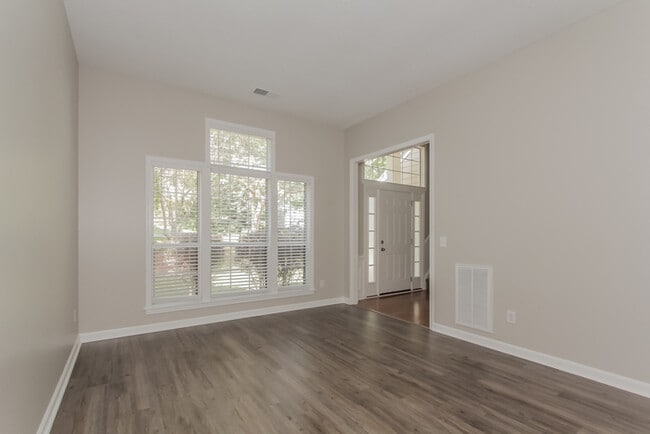 Building Photo - 4211 Beauvista Dr