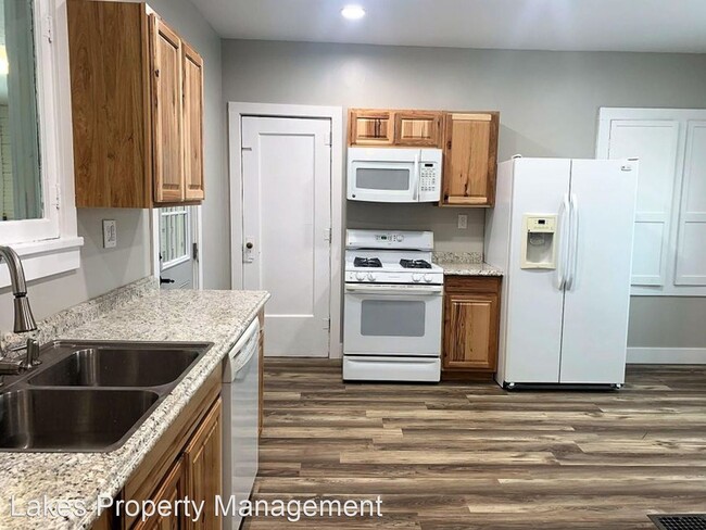 Foto del edificio - 3 br, 1 bath House - 21 E Beloit Street