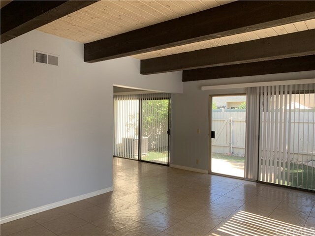 Building Photo - 5260 Village Cir Dr