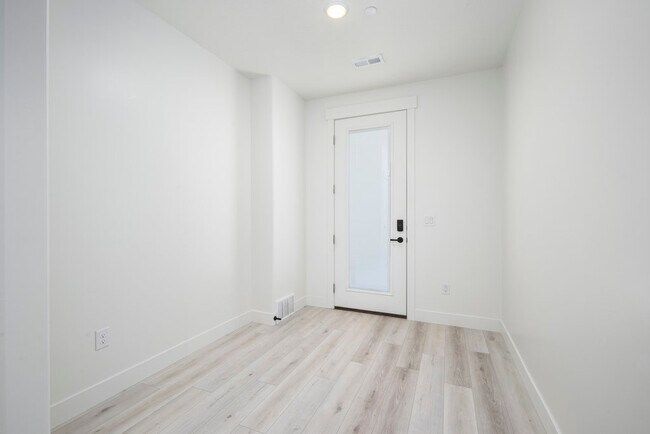 Foto del edificio - 11056 S Lake Run Rd