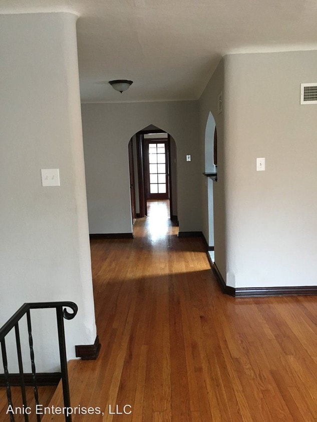 Primary Photo - 1 br, 1 bath Apartment - 5112-14 Jamieson