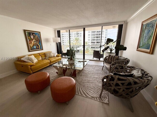Foto del edificio - 5757 Collins Ave