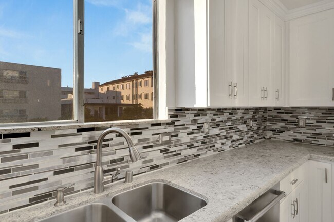 Foto del edificio - Palm Beverly Apartments