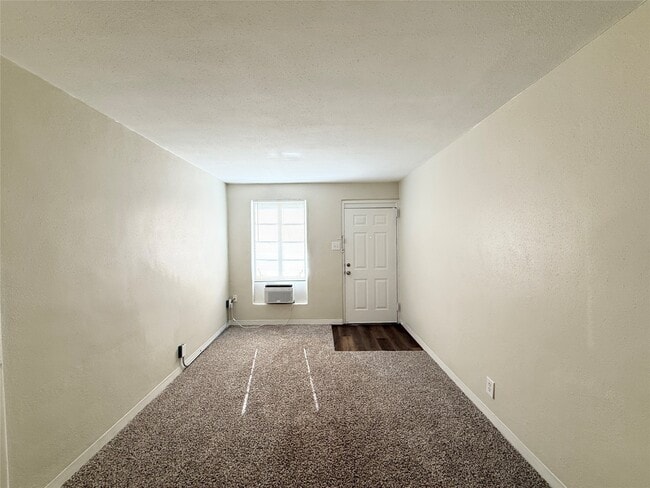 Building Photo - 2717 Hadley St