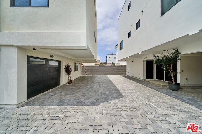 Foto del edificio - 603 W 41st Pl