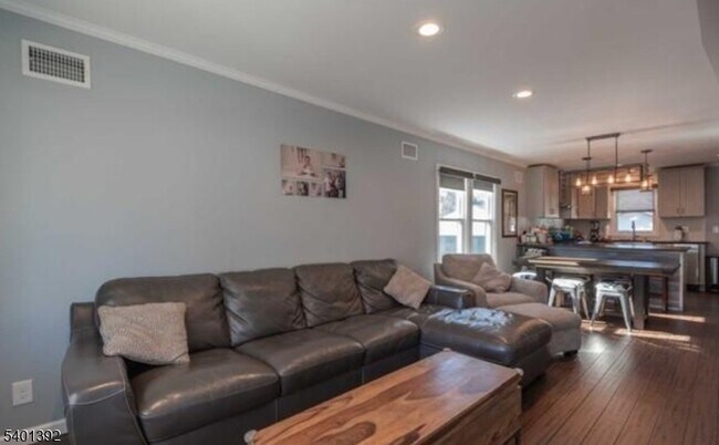 Foto del edificio - 34 Heights Ave