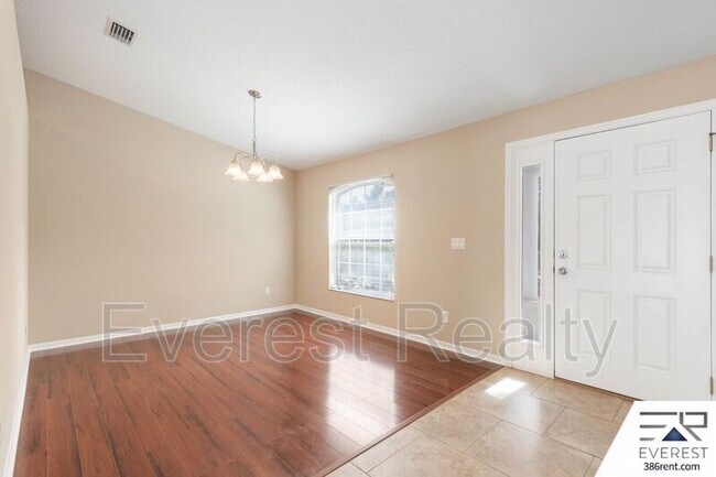 Foto del edificio - 63 Point of Woods Drive