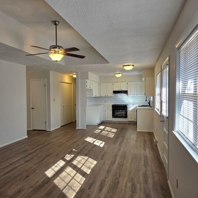 Foto del edificio - 3 Bedroom, 2 Bath, 2-Car Garage Home for Rent