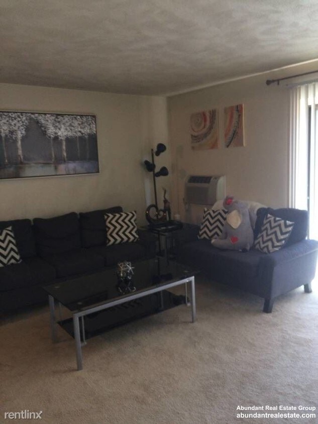 Building Photo - 2 br, 1 bath  - 99 Willow St Apt 1
