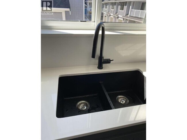 Photo du bâtiment - 769 Ota Ave