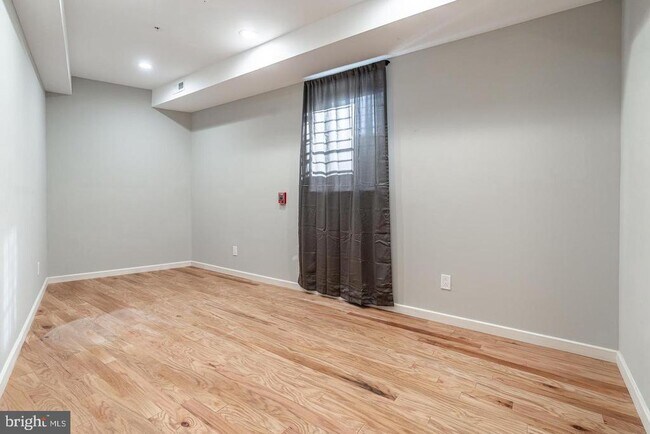 Foto del edificio - 2045 N College Ave