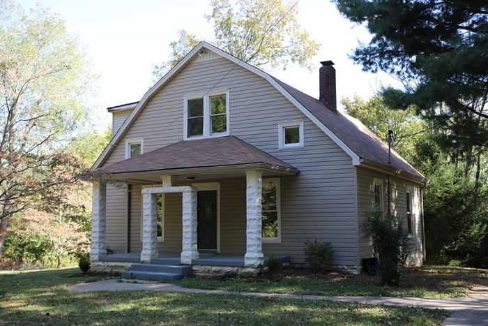 Primary Photo - Three Bedroom Farm house in Pewee Valley