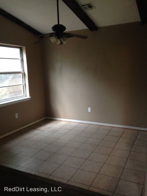 Building Photo - 3 br, 1.5 bath House - 2220 Warrior Circle