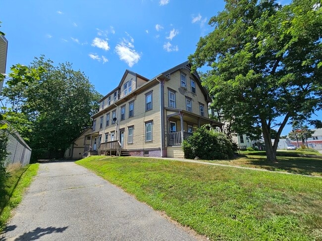 Building Photo - 396 Chandler St