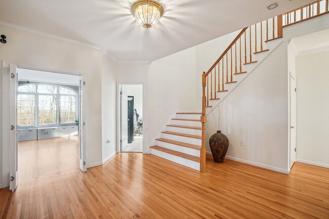 Building Photo - 26 Spiked Rush Ct