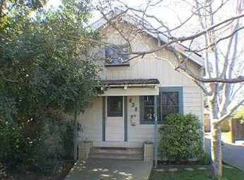 Building Photo - 434 S Lincoln Way