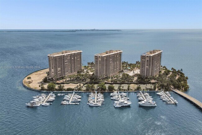 Building Photo - 2 Grove Isle Dr